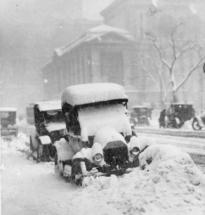 Snowbound automobiles NYC