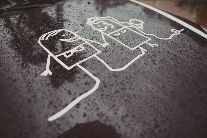 Animated picture of newlyweds on the black car