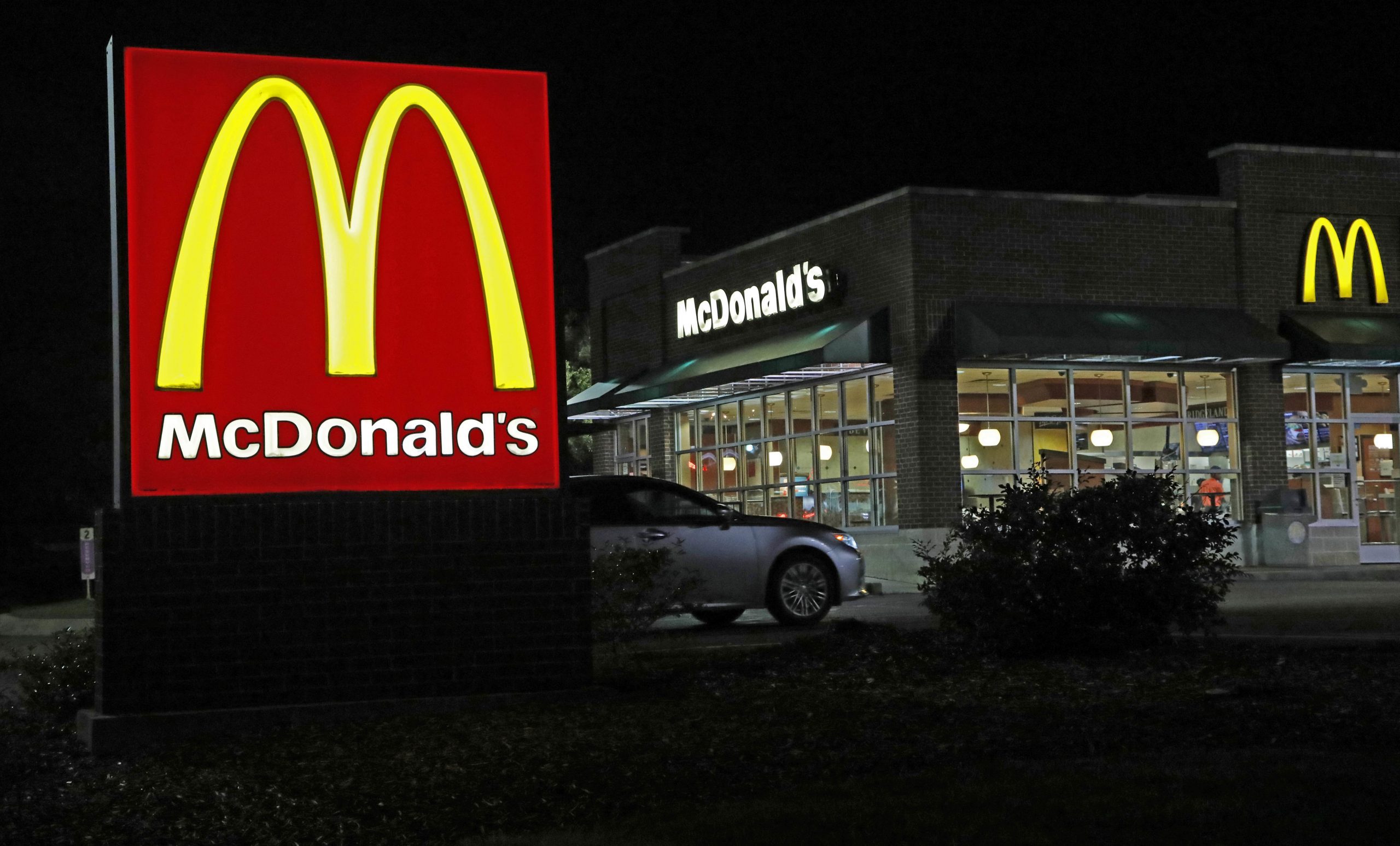 Here's Why the McDonald's Logo Is Yellow and Red | Reader's Digest