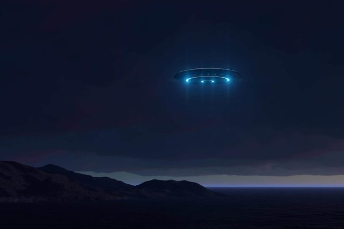 3D UFO over the sea and waves