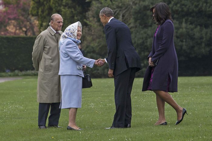 queen elizabeth greets president obama