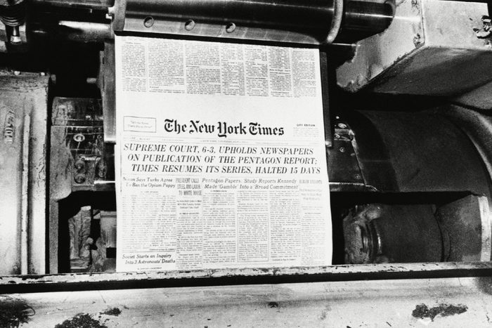 The New York Times resumed publication of its series of articles based on the secret Pentagon papers in its edition, after it was given the green light by the U.S. Supreme Court