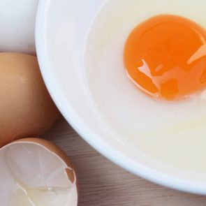 egg-yolk-different-color-shutterstock_538399648-1200x675