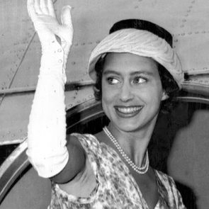 Princess Margaret October 1956. Tour Of Africa - Kenya Princess Mararet Waves Goodbye As She Leaves Entebbe Uganda By Air Last Night At The End Of Her East African Tour. The Queen And Queen Elizabeth The Queen Mother Will Drive To London Airport At 4 P.m. Today To Welcome Her Home. Princess Margaret Begins A New Round Of Public Engagements Next Weeks. On November 6 She Accompanies The Queen To The Opening Of Parliament. Lp3d Princess Margaret 1956 Tour Of Africa - Kenya October 1956 ...royalty