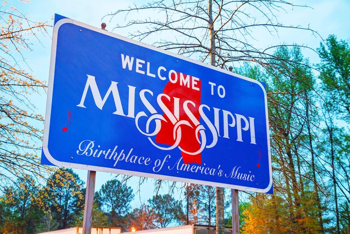 Welcome to Mississippi sign at the state border