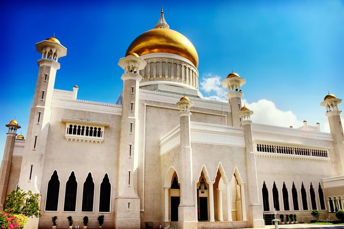The Sultan Omar Ali Saifudding Mosque, Bandar Seri Begawan, Brunei, Southeast Asia