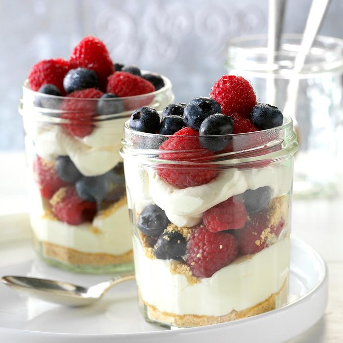 easy berry cheesecake parfaits
