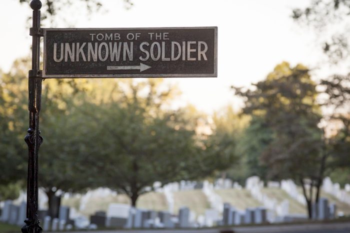 A directional sign leading to the Tomb of the Unknown Soldier in Arlington National Cemetery.