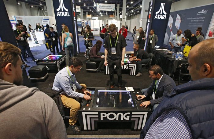People play Pong the Atari game