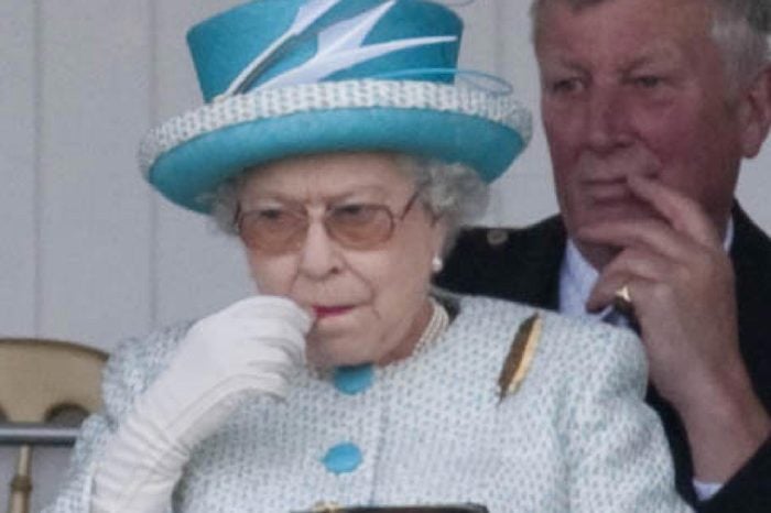 Queen Elizabeth II puts on lipstick