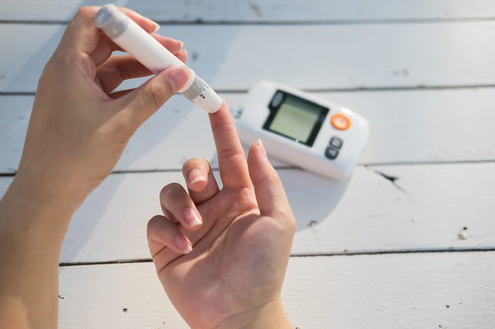Checking the glucose level with a glucometer