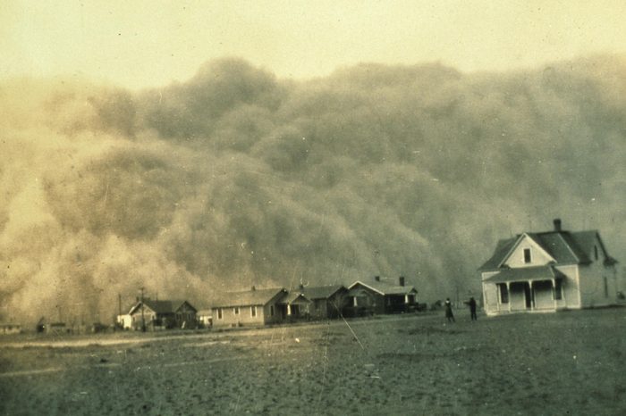Dust storm approaching Stratford, Texas, April 18, 1935