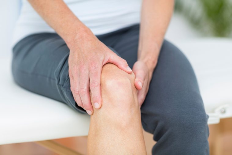 woman knee pain