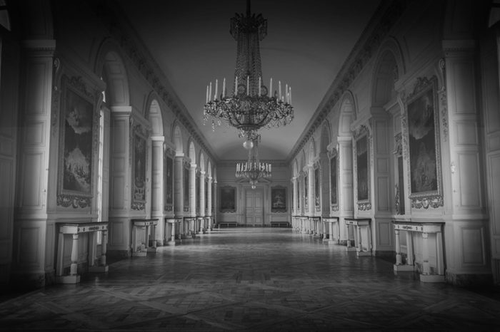 10 True Ghost Stories from the Most Haunted Places in the World