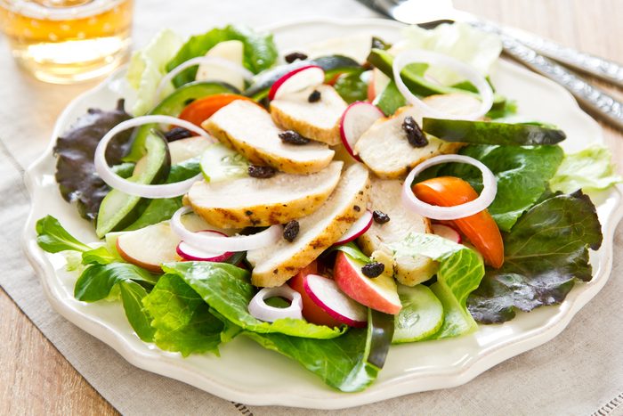 Grilled chicken salad with apple