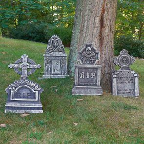 Creepy Halloween Yard Decorations You Need This Year | Reader's Digest