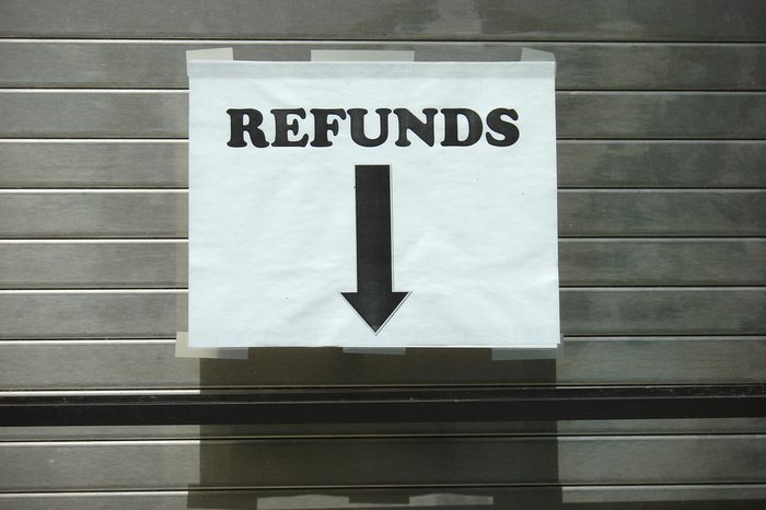 refund sign with arrow taped on window