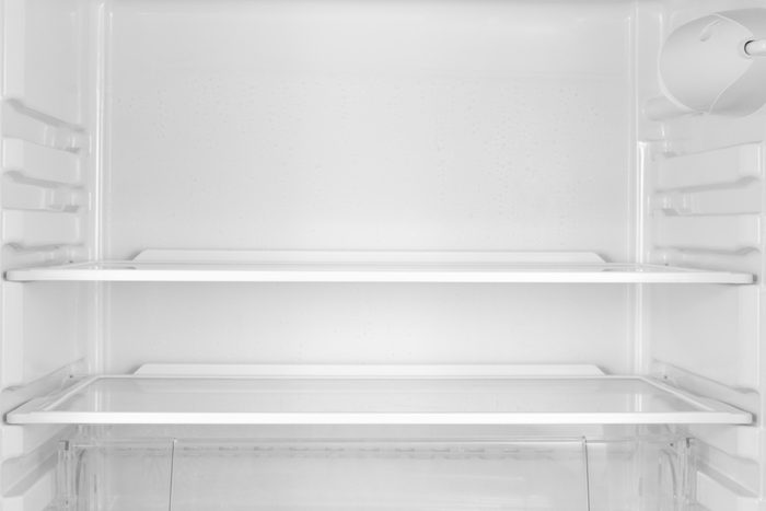 White vinegar uses fridge clean