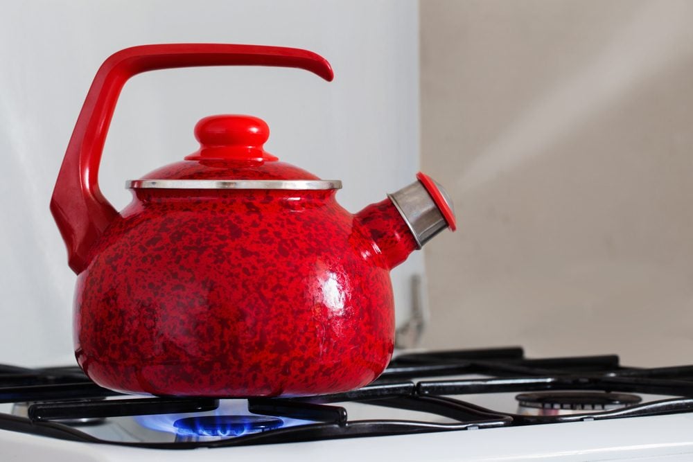 White vinegar uses clean tea kettle