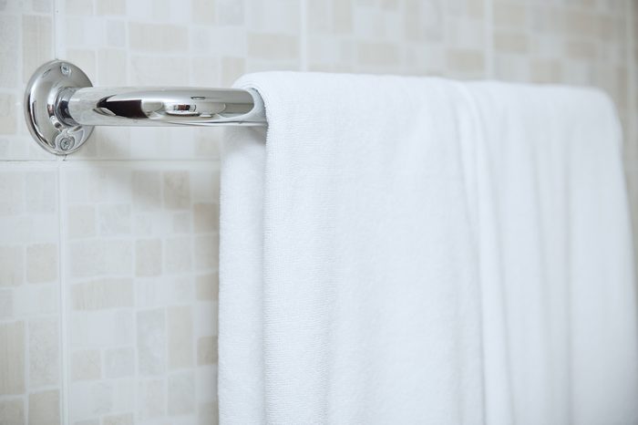 Using vinegar to clean towel drying rack bathroom fixtures
