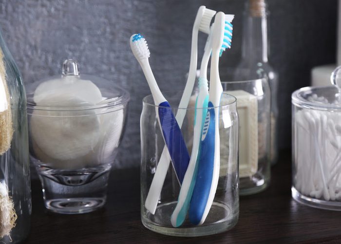 Using vinegar to clean toothbrush holder