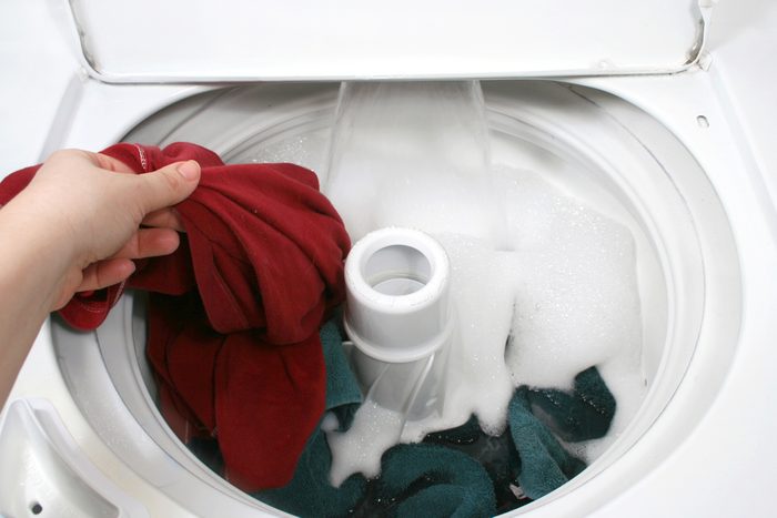 Using vinegar to clean clothes