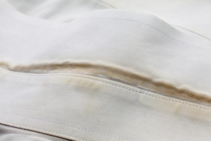 White vinegar for cleaning sweat stains