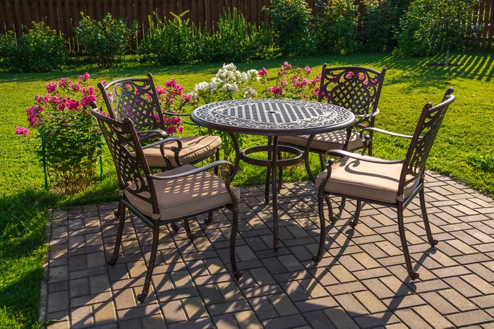 White vinegar for cleaning patio furniture 