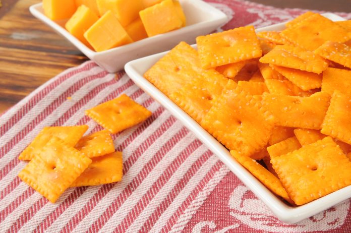Crackers in a snack dish with cubes of cheddar cheese