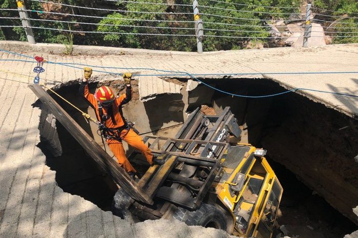 Forklift falls into sinkhole in Uijeongbu, Korea - 05 Sep 2018