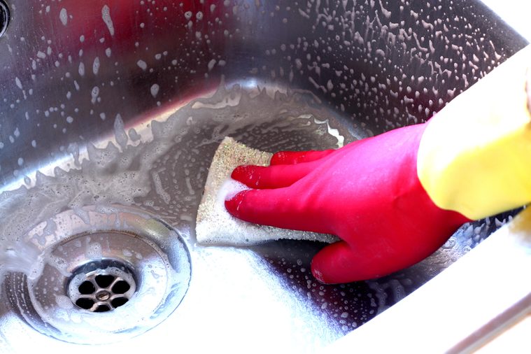 Cleaning sink