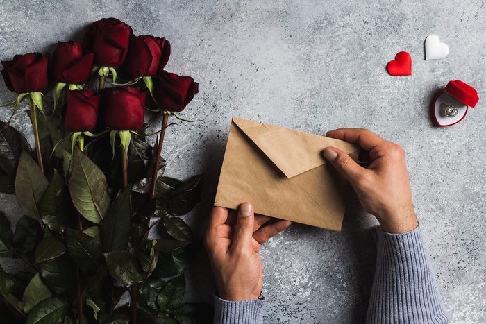 valentines card and flowers. How to be romantic 