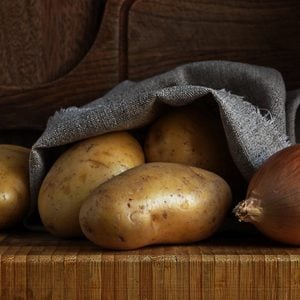 how to store potatoes and onion, spill out canvas bag