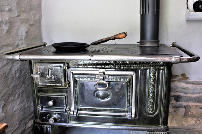 An image of a vintage stove - kitchen