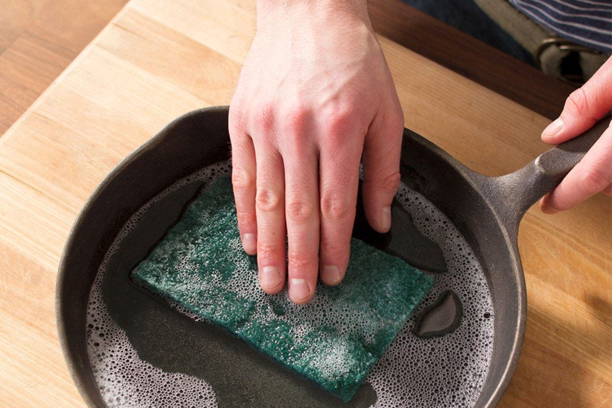 Cleaning cast iron skillet