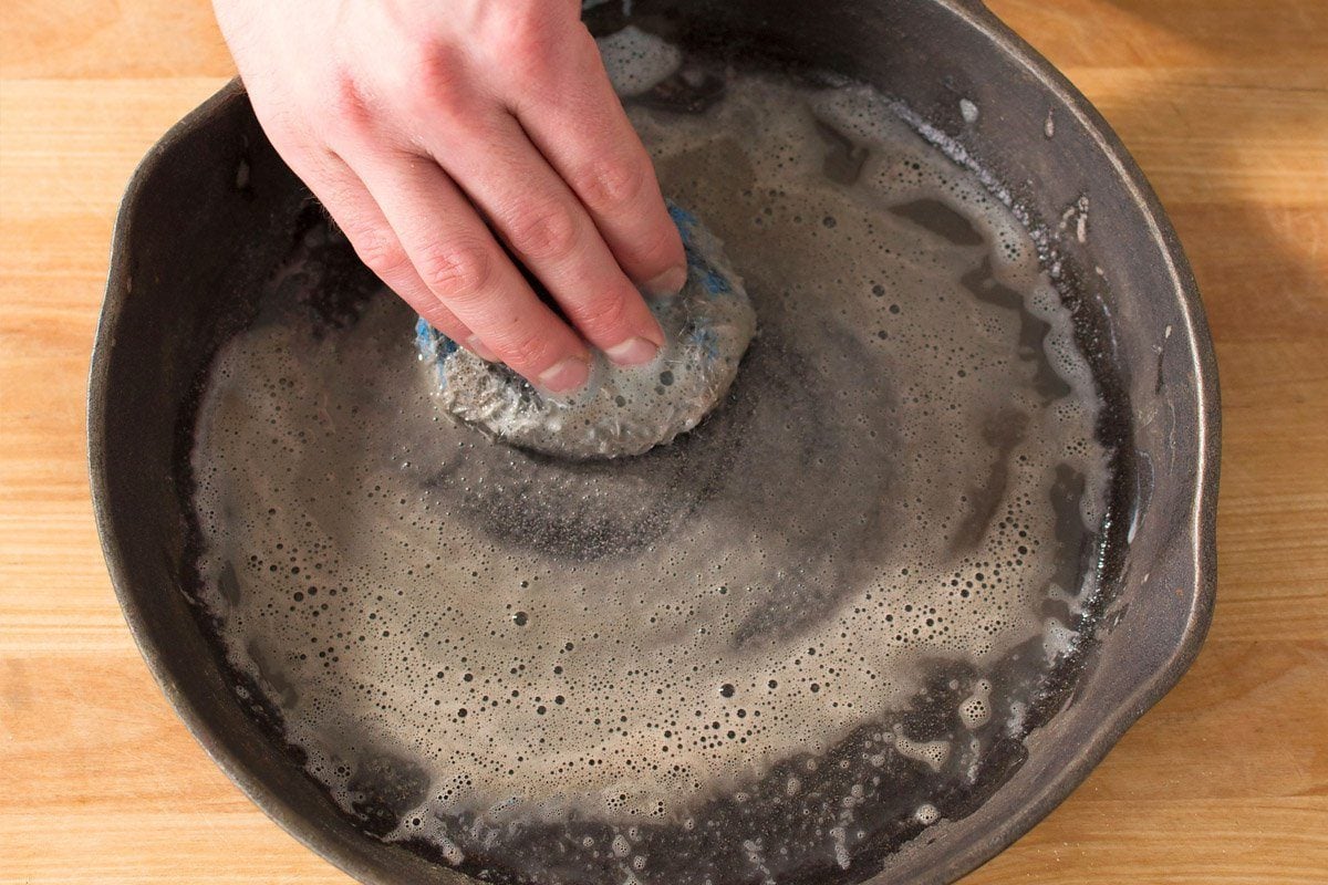 Remove rust from cast iron skillet