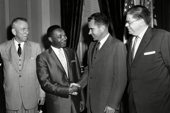 KING shaking hands IN WASHINGTON 1957, WASHINGTON, USA