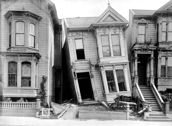 Victorian homes on Howard Street damaged in the earthquake