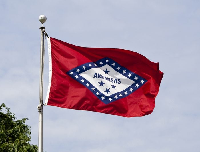 Rüzgarda uçan Arkansas Eyalet Bayrağı