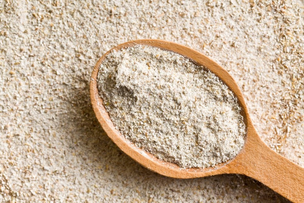 the wholemeal flour in wooden spoon