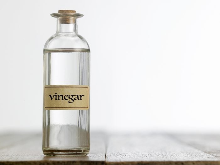 White vinegar uses bottle