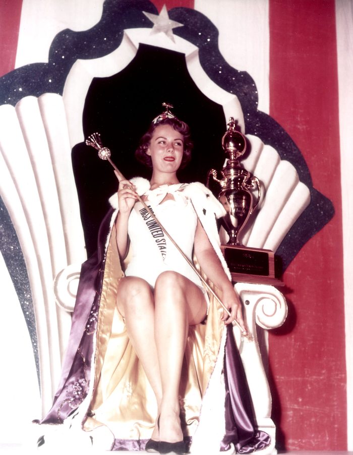 Myrna Hansen, MISS USA 1953