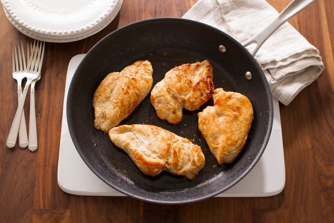 how to cook boneless skinless chicken breasts in a pan