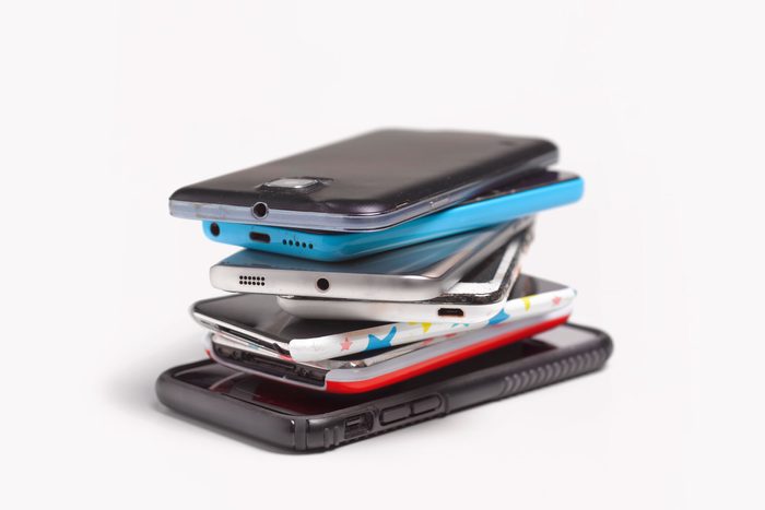 pile of old, used smartphones