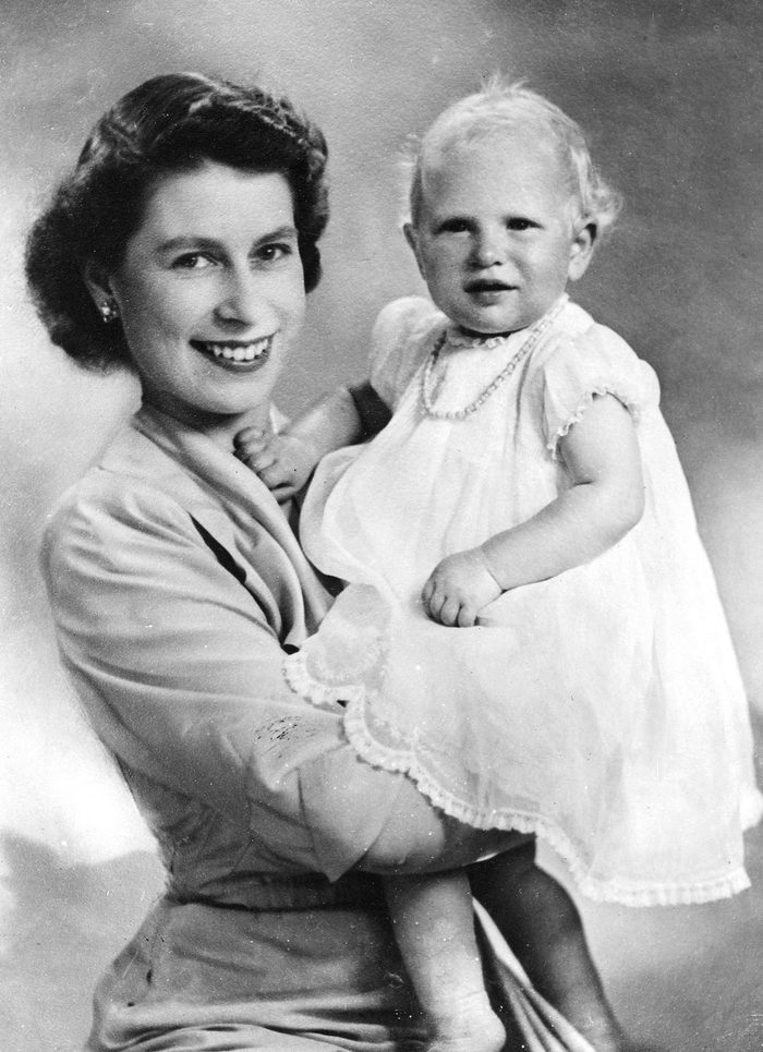 VARIOUS BRITISH ROYALTY PRINCESS ELIZABETH WITH PRINCESS ANNE - 1951