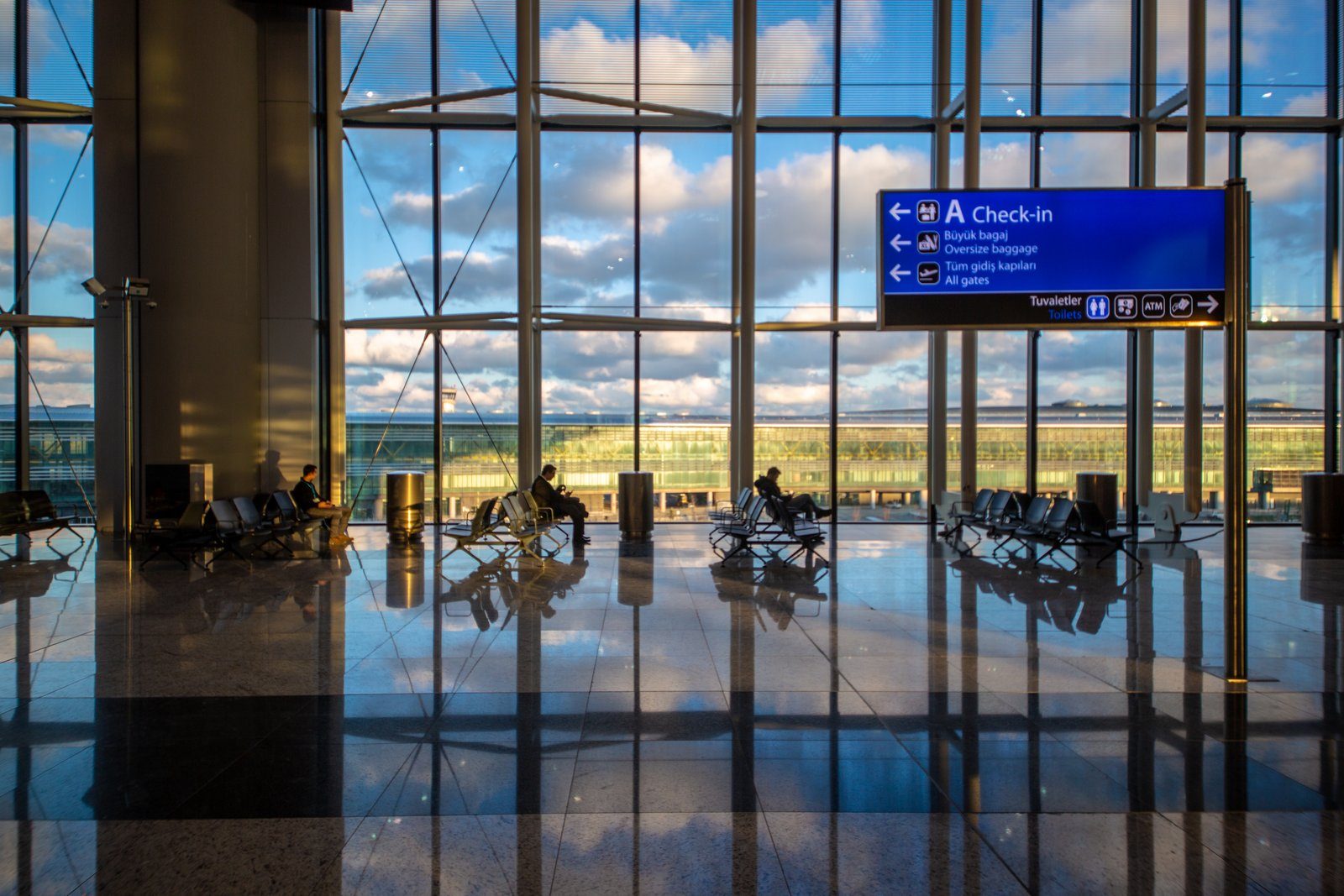 Take a Peek Inside the Biggest Airport in the World Reader's Digest