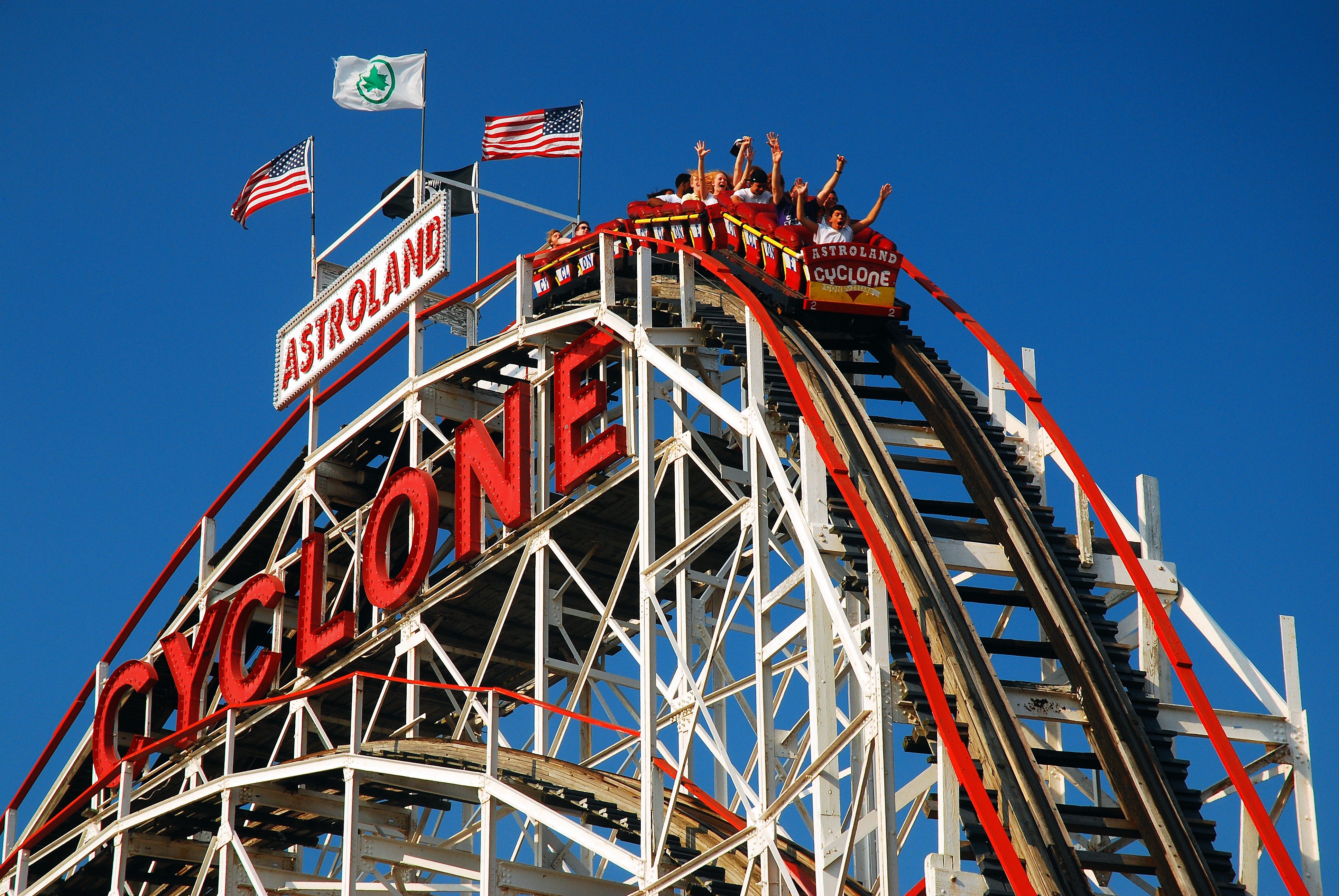 Seriously Dangerous Amusement Park Rides | Reader's Digest