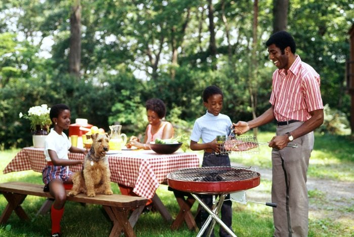 1970s AFRICAN AMERICAN FAMILY BACKYARD PICNIC BARBECUE