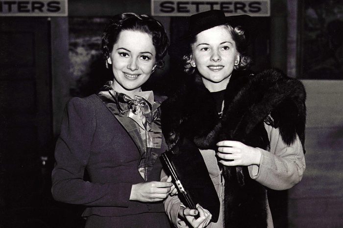 Joan-Fontaine-and-Olivia-de-Havilland
