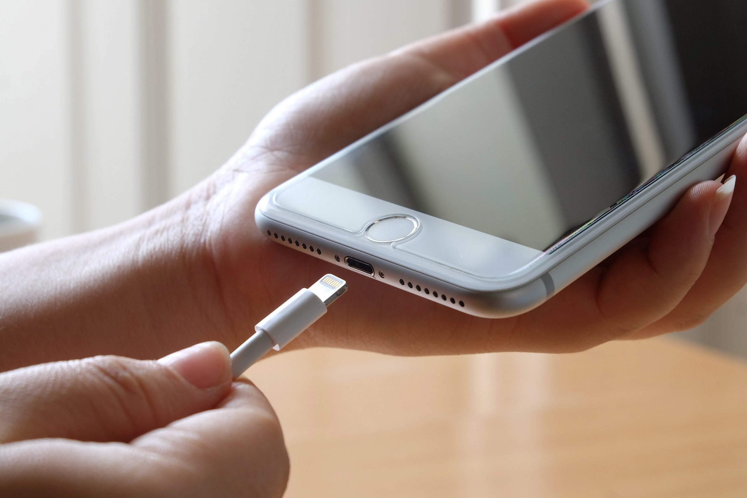Places You Should Never Charge Your Phone | Reader's Digest